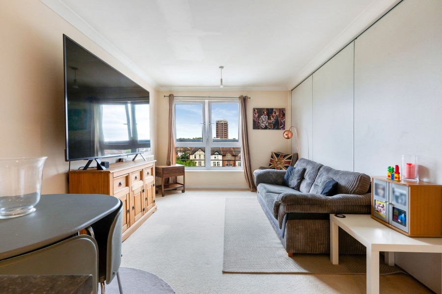 Images for Melbourne Road, Salisbury House, SM6 EAID:434814747 BID:aff39acb-7ffa-433a-9c3e-047d5e64e2ac