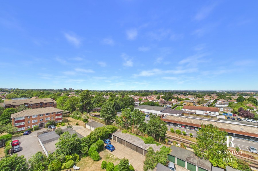 Images for Beddington Gardens, Wallington EAID:434814747 BID:aff39acb-7ffa-433a-9c3e-047d5e64e2ac