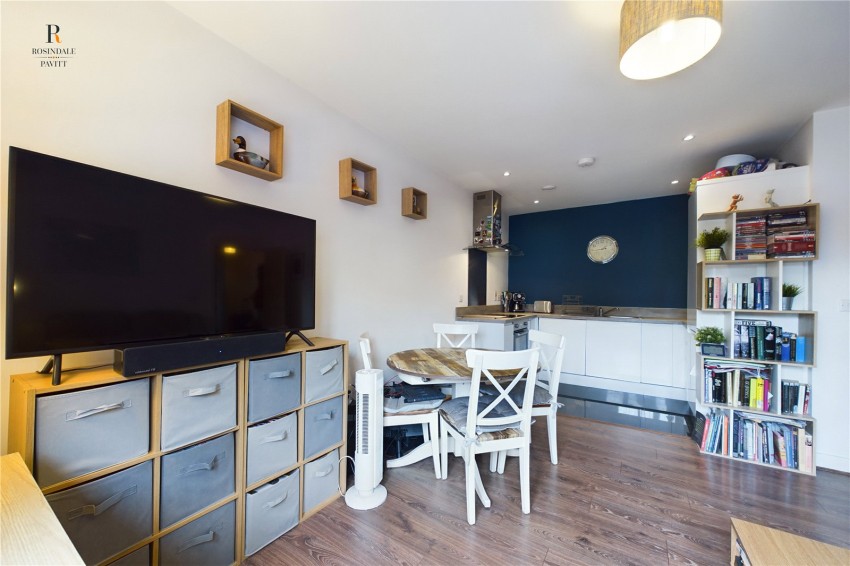 Images for Mitcham EAID:511770098 BID:WLL