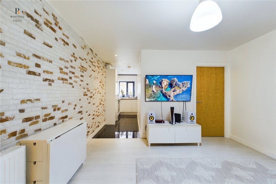 Images for Mitcham EAID:511770098 BID:WLL