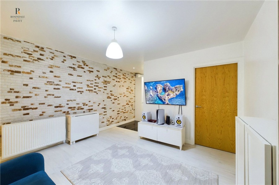 Images for London Road, Justin Plaza, CR4 EAID:434814747 BID:aff39acb-7ffa-433a-9c3e-047d5e64e2ac