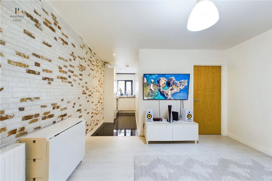 Images for London Road, Justin Plaza, CR4 EAID:434814747 BID:aff39acb-7ffa-433a-9c3e-047d5e64e2ac