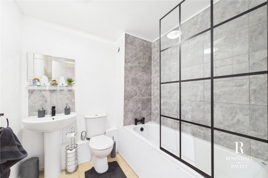 Images for Regal Crescent, Wallington, SM6 EAID:434814747 BID:aff39acb-7ffa-433a-9c3e-047d5e64e2ac