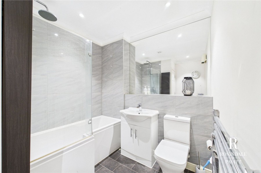 Images for Melbourne Road, Farmstead Court, SM6 EAID:434814747 BID:aff39acb-7ffa-433a-9c3e-047d5e64e2ac