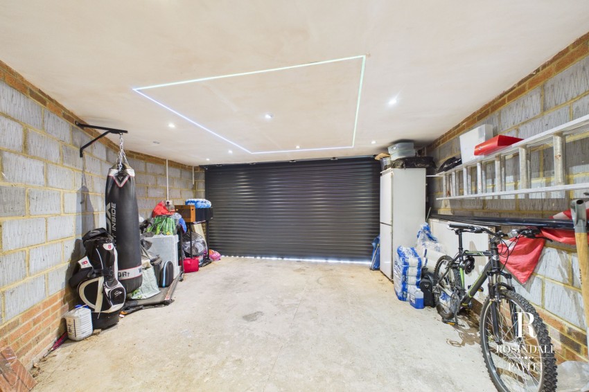 Images for Lordsbury Field, Wallington, SM6 EAID:434814747 BID:aff39acb-7ffa-433a-9c3e-047d5e64e2ac