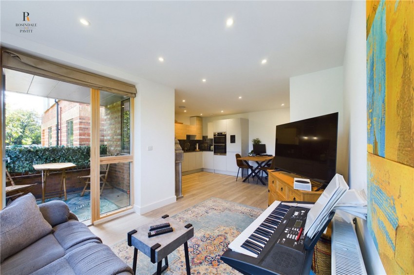 Images for Back Stage Walk, Steel Wheels House, SM6 EAID:434814747 BID:aff39acb-7ffa-433a-9c3e-047d5e64e2ac