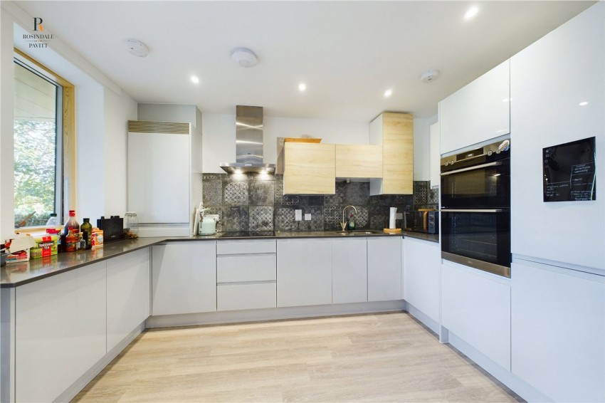 Images for Back Stage Walk, Steel Wheels House, SM6 EAID:434814747 BID:aff39acb-7ffa-433a-9c3e-047d5e64e2ac