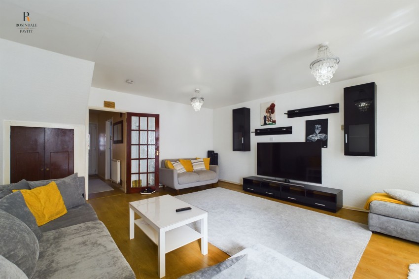 Images for Hanover Close, Cheam, SM3 EAID:434814747 BID:aff39acb-7ffa-433a-9c3e-047d5e64e2ac