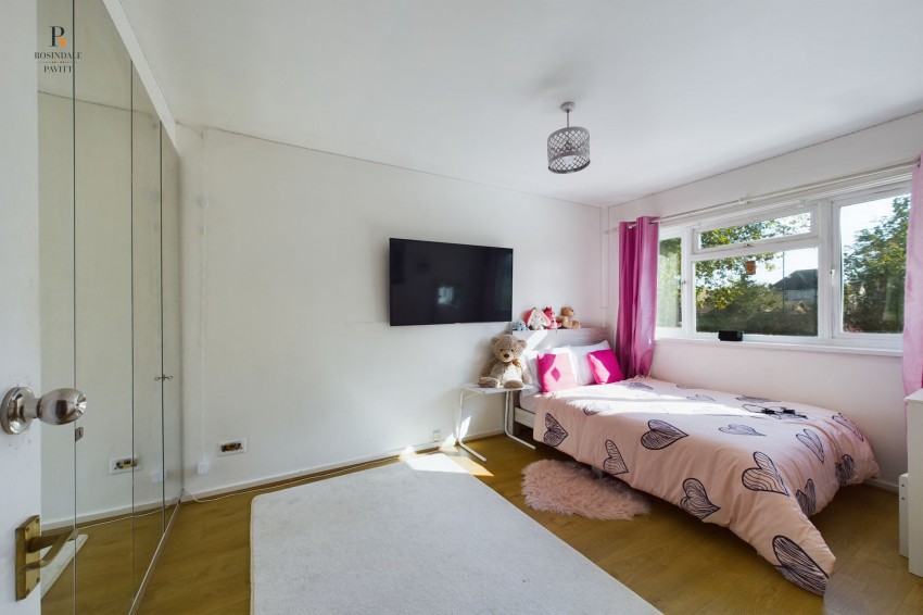 Images for Hanover Close, Cheam, SM3 EAID:434814747 BID:aff39acb-7ffa-433a-9c3e-047d5e64e2ac