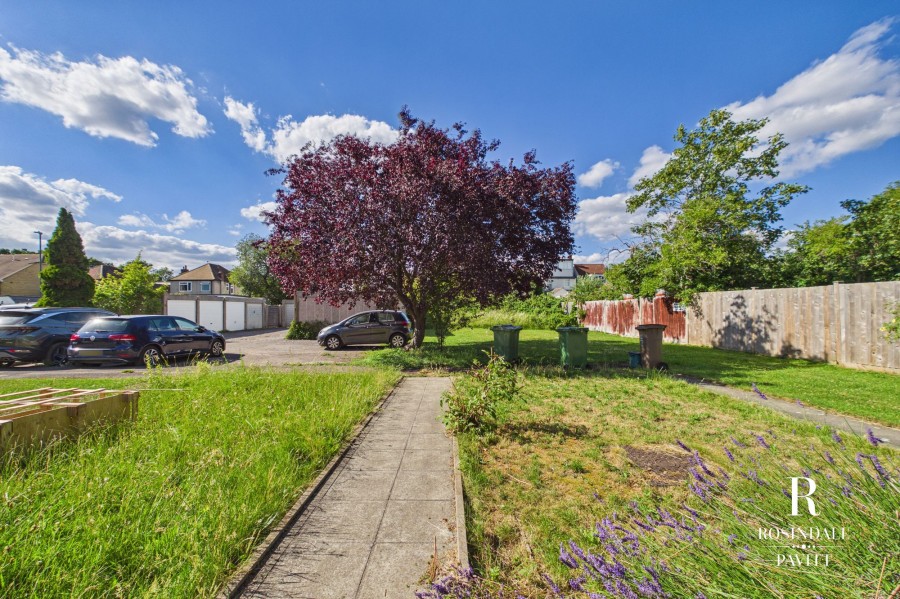 Images for Hanover Close, Cheam, SM3 EAID:434814747 BID:aff39acb-7ffa-433a-9c3e-047d5e64e2ac
